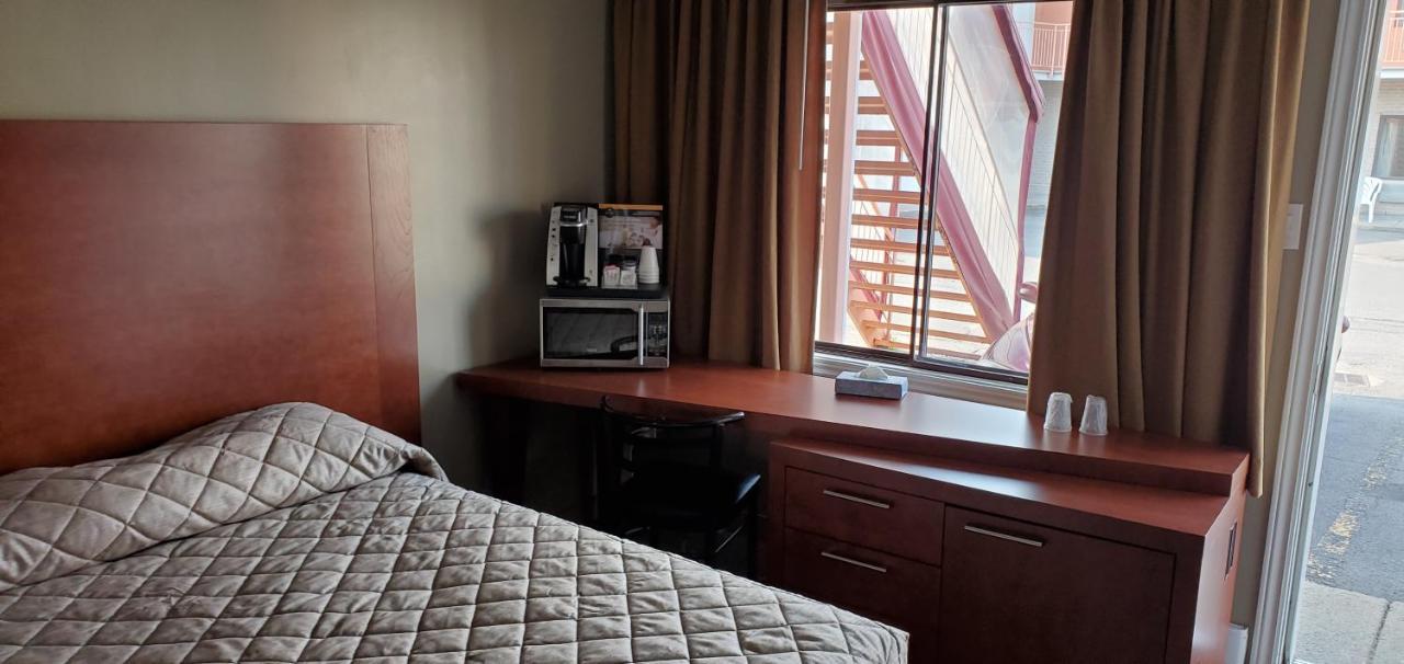 Motel Falcon Brossard Zewnętrze zdjęcie
