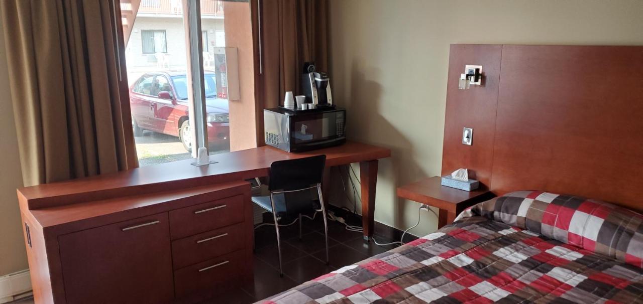 Motel Falcon Brossard Zewnętrze zdjęcie
