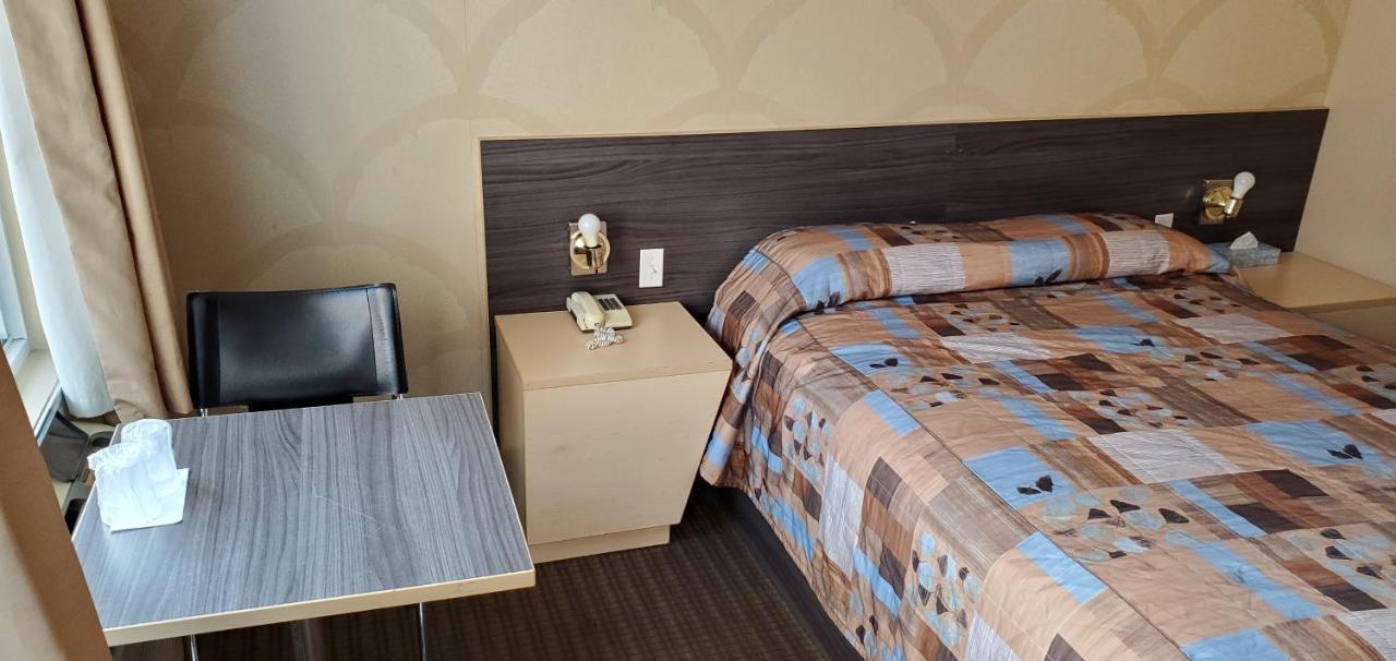 Motel Falcon Brossard Zewnętrze zdjęcie