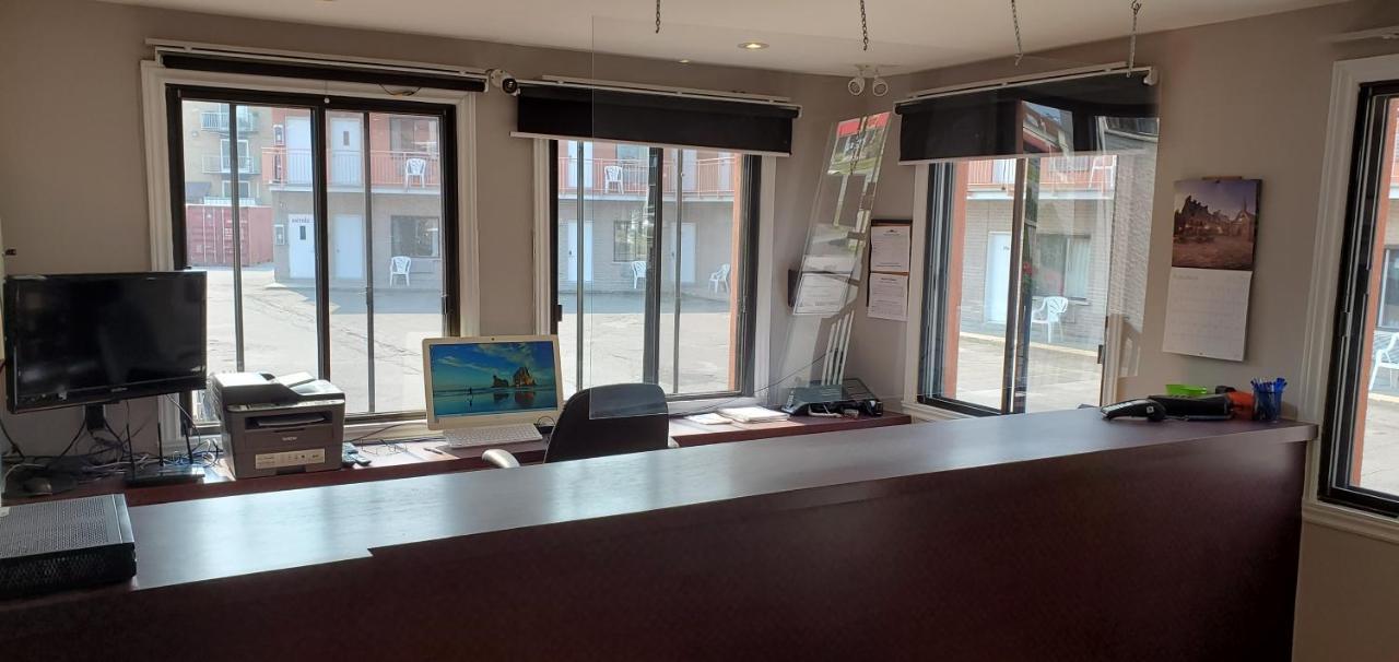 Motel Falcon Brossard Zewnętrze zdjęcie