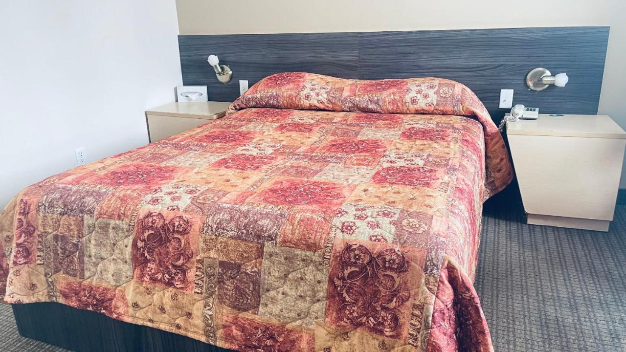 Motel Falcon Brossard Zewnętrze zdjęcie