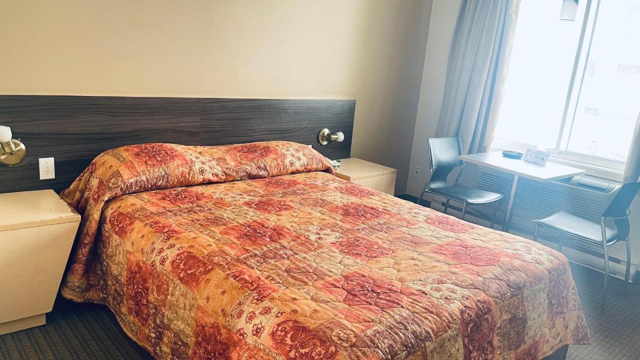 Motel Falcon Brossard Zewnętrze zdjęcie