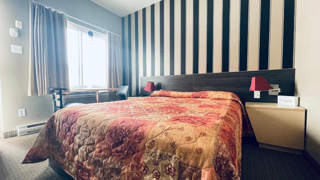 Motel Falcon Brossard Zewnętrze zdjęcie