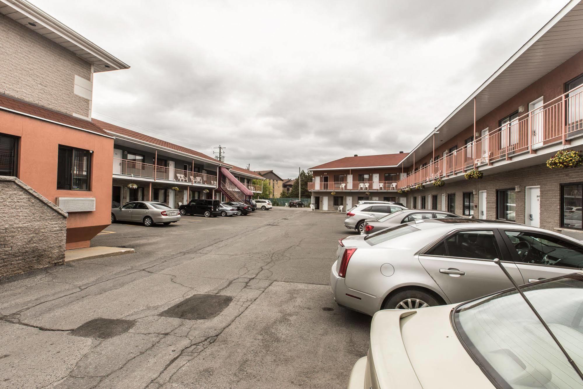 Motel Falcon Brossard Zewnętrze zdjęcie