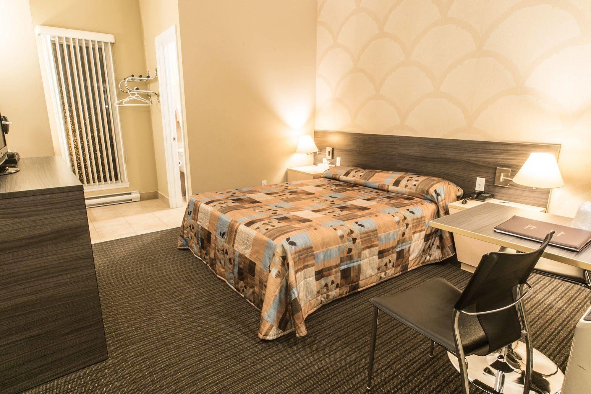 Motel Falcon Brossard Zewnętrze zdjęcie